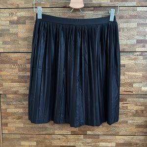 Basic black pleated skirt